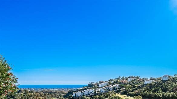 Chalet de 7 habitaciones en Marbella en venta con piscina - 4.995.000 € (Ref: 10066351)