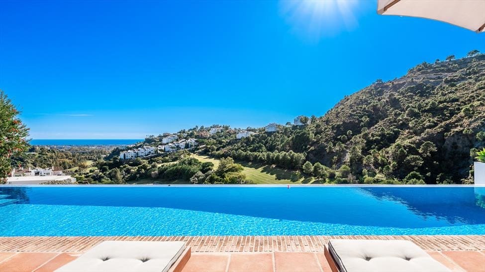 Chalet de 7 habitaciones en Marbella en venta con piscina - 4.995.000 € (Ref: 10066351)