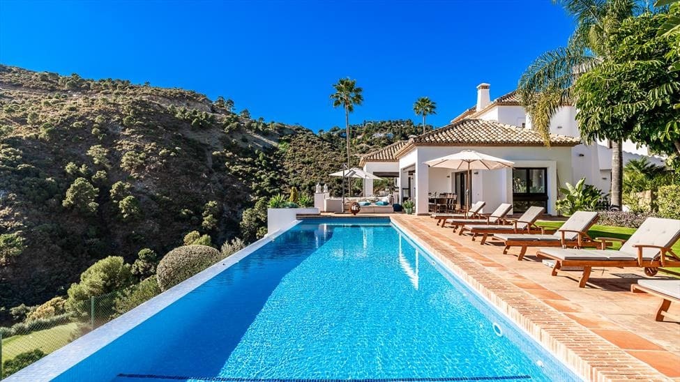 Chalet de 7 habitaciones en Marbella en venta con piscina - 4.995.000 € (Ref: 10066351)