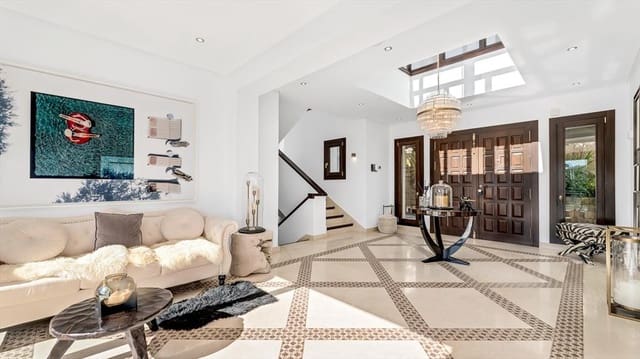 Chalet de 7 habitaciones en Marbella en venta con piscina - 4.995.000 € (Ref: 10066351)