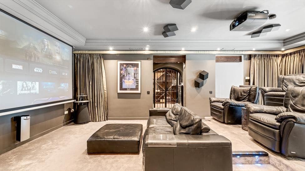 Chalet de 7 habitaciones en Marbella en venta con piscina - 4.995.000 € (Ref: 10066351)