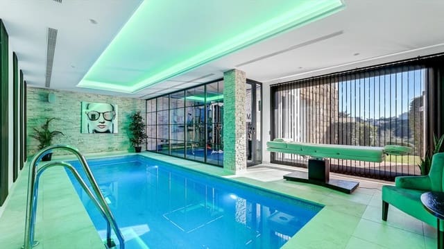 Chalet de 7 habitaciones en Marbella en venta con piscina - 4.995.000 € (Ref: 10066351)