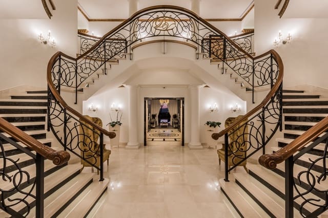 7 slaapkamer Villa te koop in Marbella met zwembad - € 9.500.000 (Ref: 10066353)