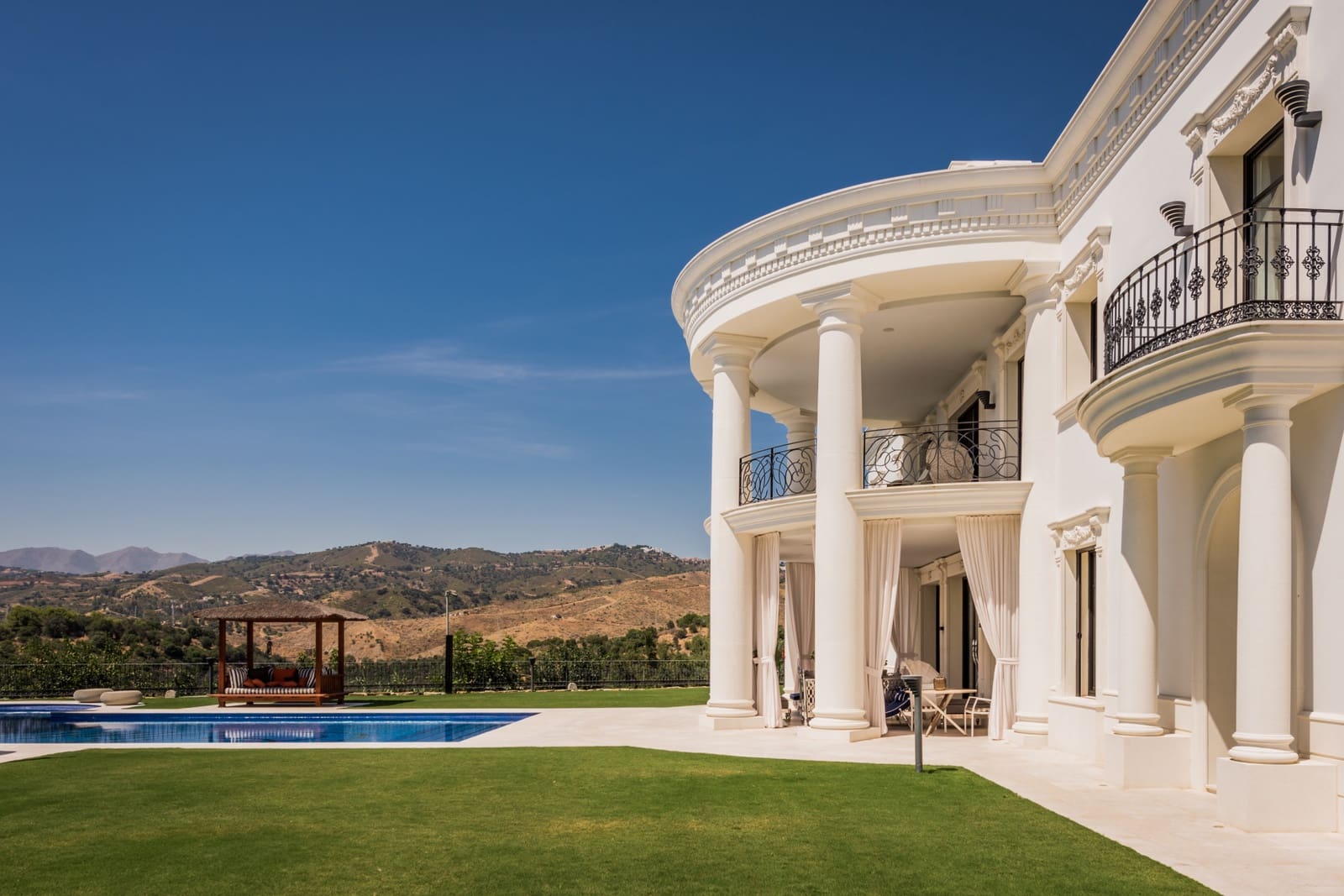 7 slaapkamer Villa te koop in Marbella met zwembad - € 9.500.000 (Ref: 10066353)