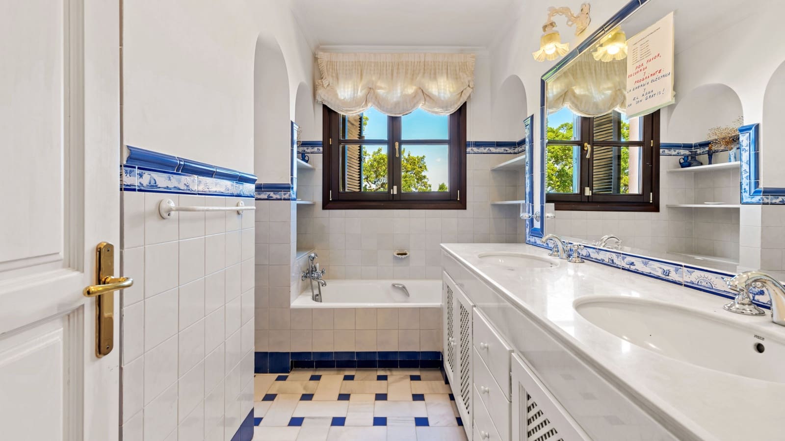 6 slaapkamer Villa te koop in Marbella met zwembad garage - € 10.500.000 (Ref: 10066356)
