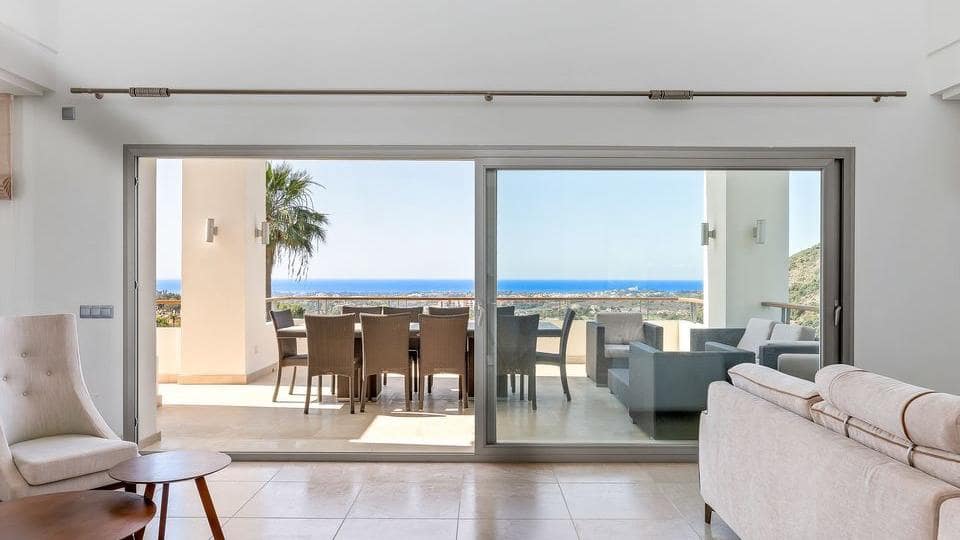 4 sypialnia Willa na sprzedaż w Marbella z basenem garażem - 3 450 000 € (Ref: 10066357)