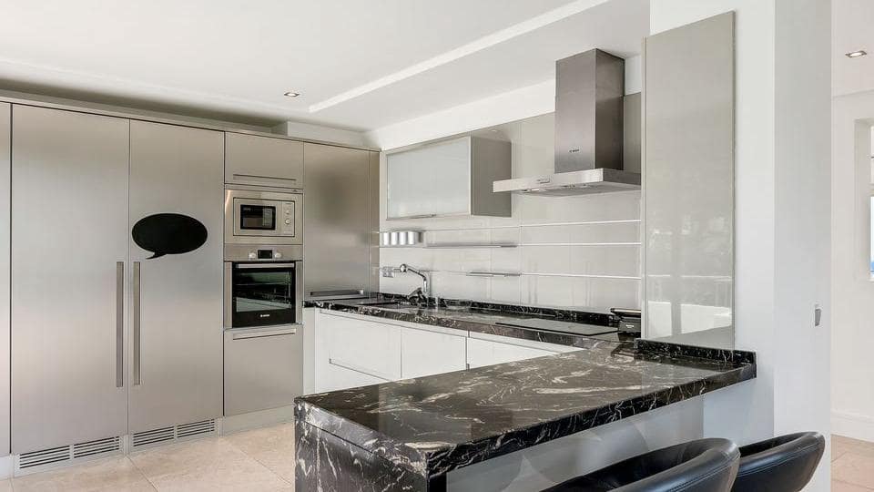 4 sypialnia Willa na sprzedaż w Marbella z basenem garażem - 3 450 000 € (Ref: 10066357)