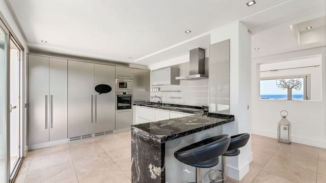 4 makuuhuone Huvila myytävänä paikassa Marbella mukana uima-altaan 
autotalli - 3 450 000 € (Ref: 10066357)
