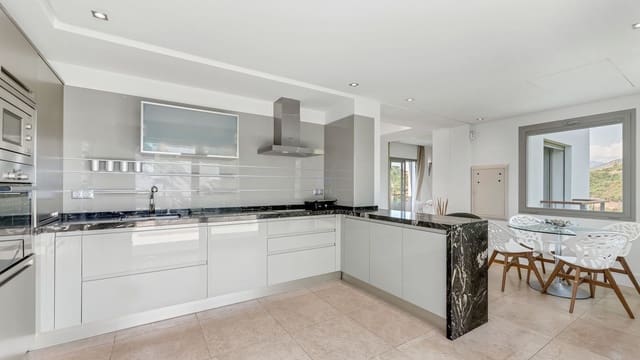 4 makuuhuone Huvila myytävänä paikassa Marbella mukana uima-altaan 
autotalli - 3 450 000 € (Ref: 10066357)