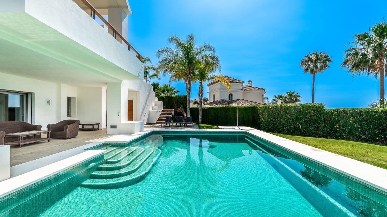 4 sypialnia Willa na sprzedaż w Marbella z basenem garażem - 3 450 000 € (Ref: 10066357)