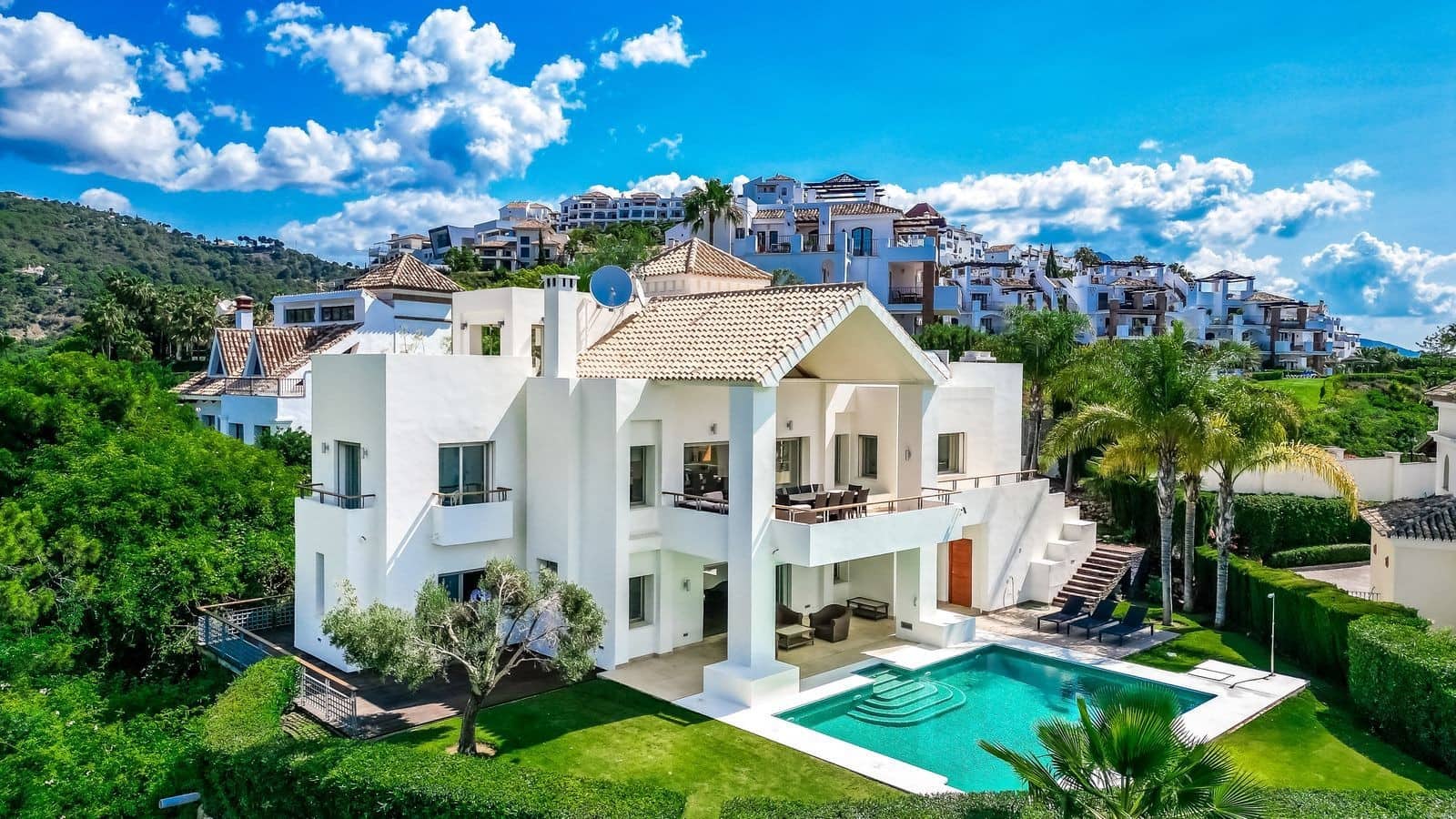 4 sypialnia Willa na sprzedaż w Marbella z basenem garażem - 3 450 000 € (Ref: 10066357)