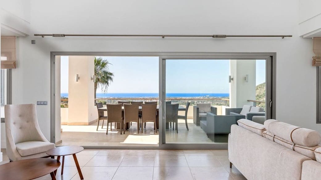 4 bedroom Villa for sale in Marbella with pool garage - € 3,450,000 (Ref: 10066357)