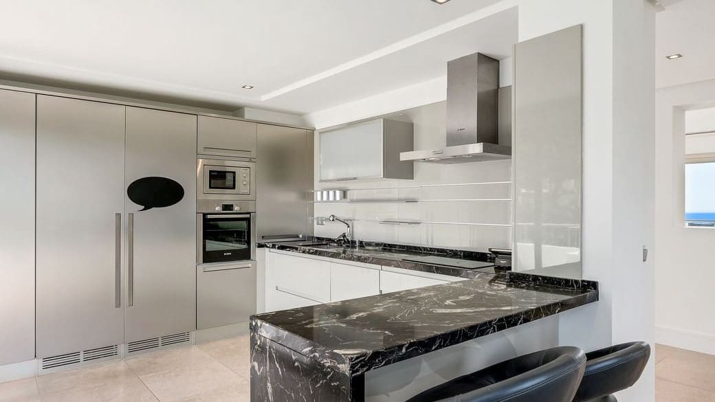 4 bedroom Villa for sale in Marbella with pool garage - € 3,450,000 (Ref: 10066357)
