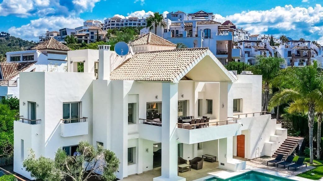 4 bedroom Villa for sale in Marbella with pool garage - € 3,450,000 (Ref: 10066357)