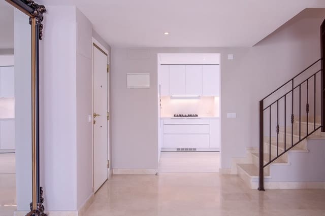 4 Zimmer Apartment zu verkaufen in Marbella mit Pool Garage - 1.450.000 € (Ref: 10066358)