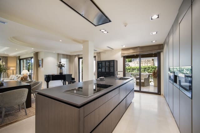 3 quarto Moradia para venda em Marbella com piscina garagem - 1 695 000 € (Ref: 10066359)