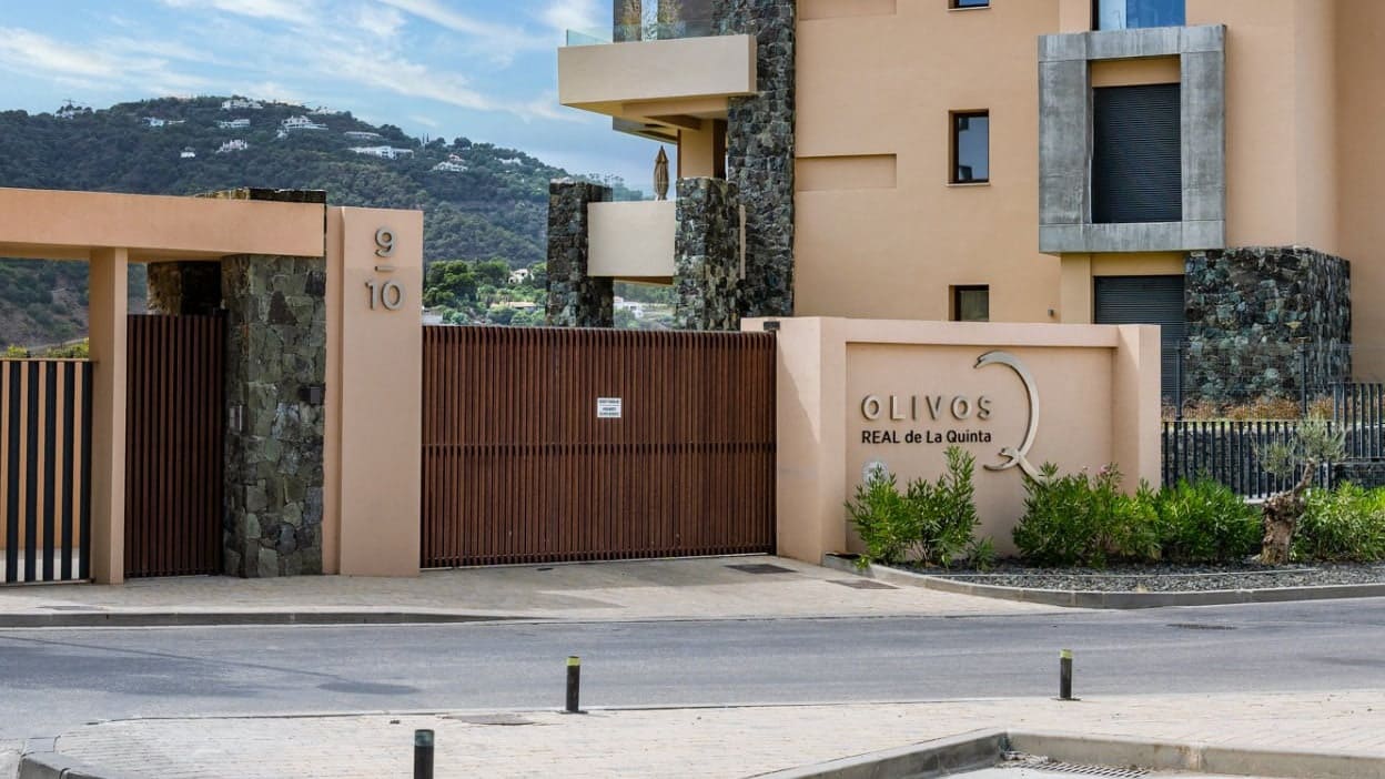 2 bedroom Apartment for sale in Marbella with pool garage - € 799,000 (Ref: 10066361)