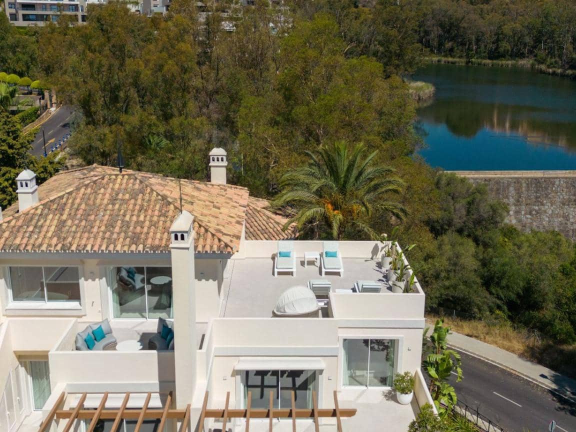 3 sypialnia Penthouse na sprzedaż w Marbella z basenem garażem - 2 195 000 € (Ref: 10066362)