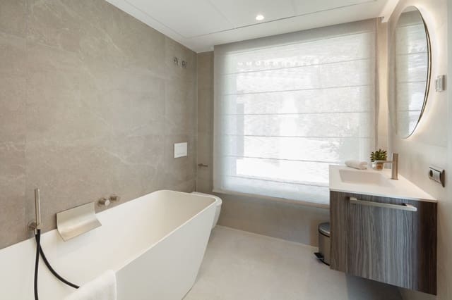 3 bedroom Penthouse for sale in Marbella with pool garage - € 2,195,000 (Ref: 10066362)