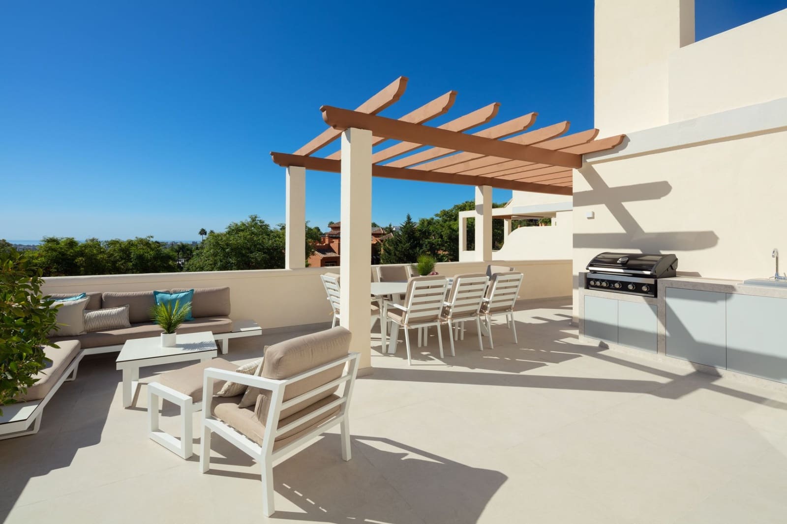 3 sypialnia Penthouse na sprzedaż w Marbella z basenem garażem - 2 195 000 € (Ref: 10066362)