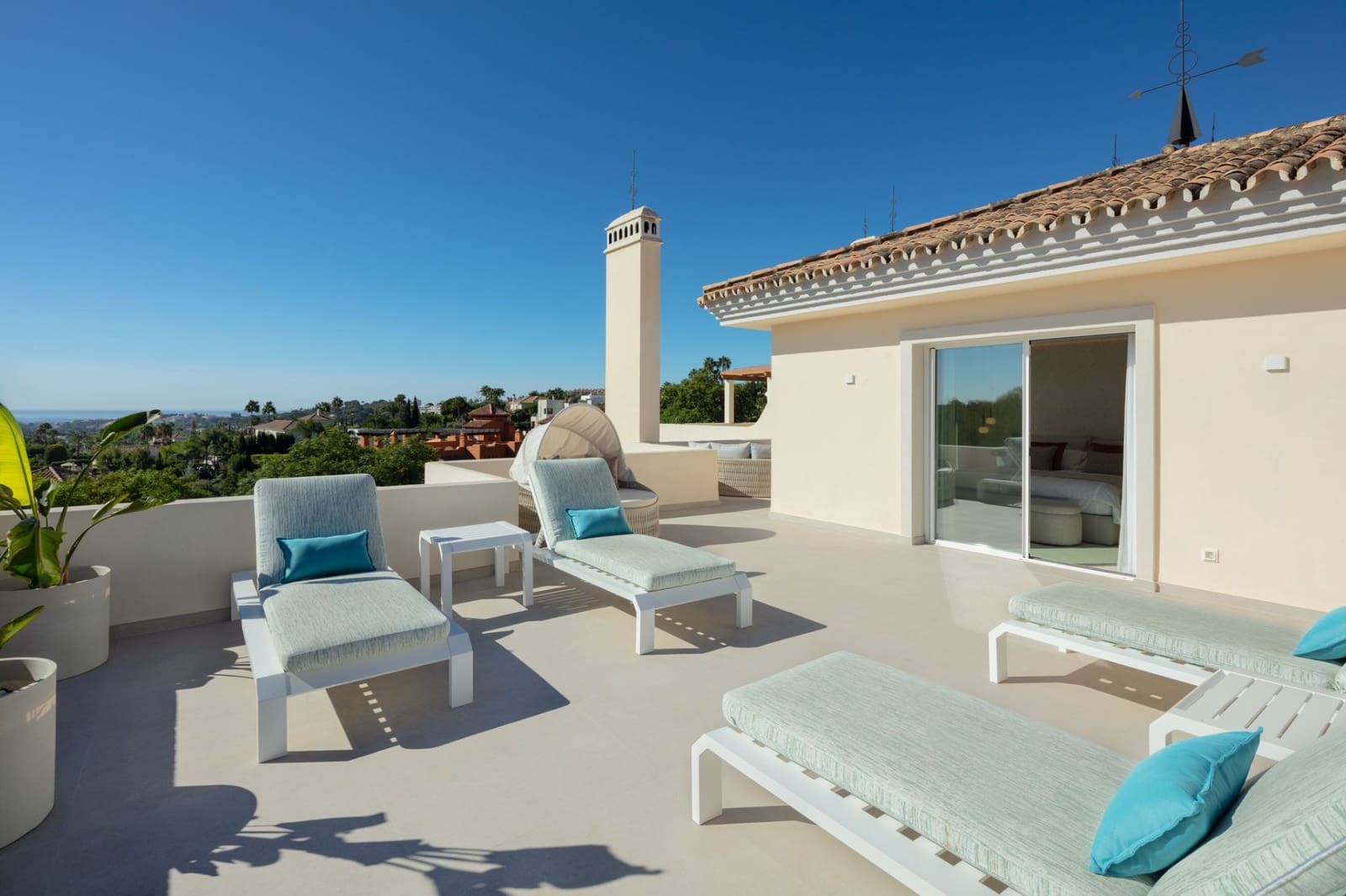3 sypialnia Penthouse na sprzedaż w Marbella z basenem garażem - 2 195 000 € (Ref: 10066362)