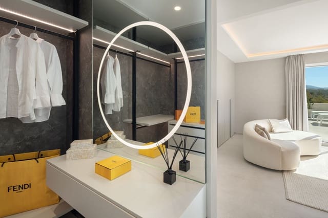 3 bedroom Penthouse for sale in Marbella with pool garage - € 2,195,000 (Ref: 10066362)