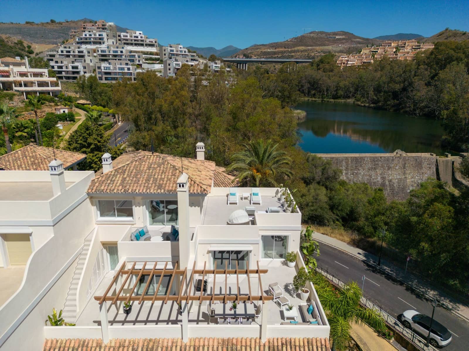 3 sypialnia Penthouse na sprzedaż w Marbella z basenem garażem - 2 195 000 € (Ref: 10066362)