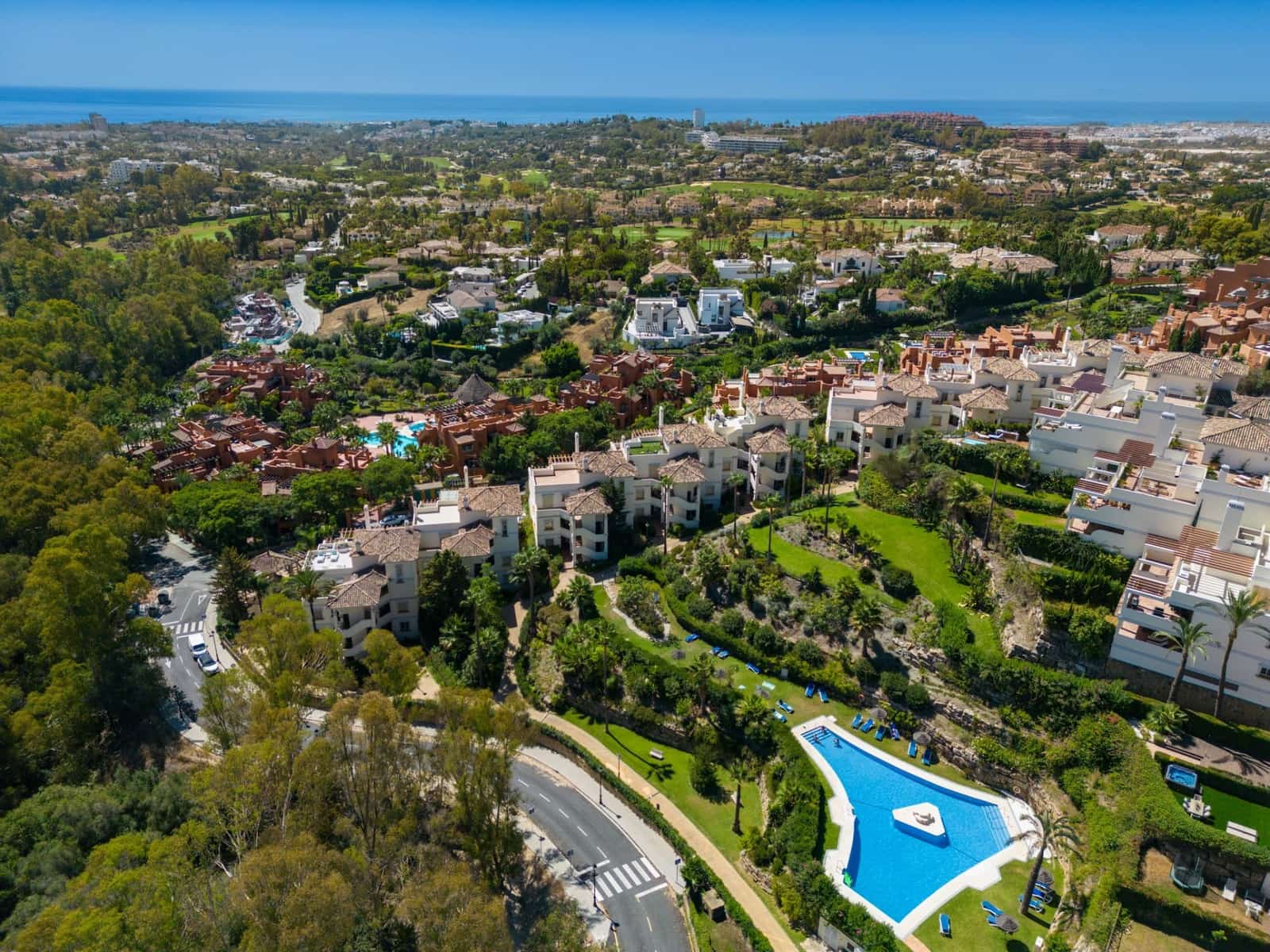3 sypialnia Penthouse na sprzedaż w Marbella z basenem garażem - 2 195 000 € (Ref: 10066362)