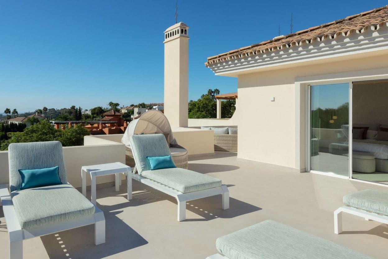 3 bedroom Penthouse for sale in Marbella with pool garage - € 2,195,000 (Ref: 10066362)