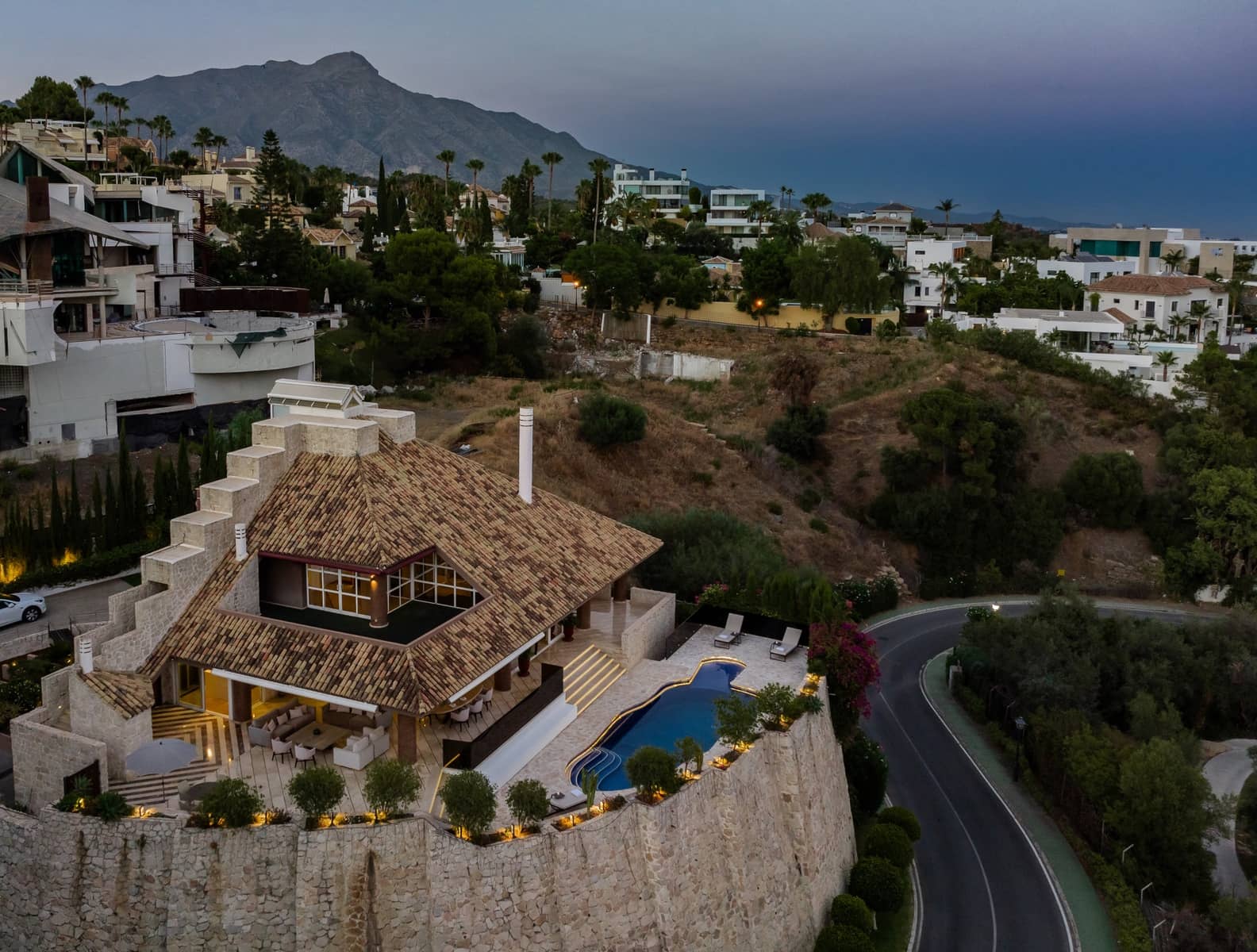 5 Zimmer Villa zu verkaufen in Marbella mit Pool Garage - 3.995.000 € (Ref: 10066363)