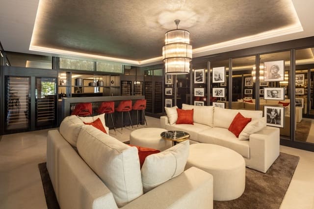 7 sypialnia Willa na sprzedaż w Estepona z basenem garażem - 7 650 000 € (Ref: 10066369)