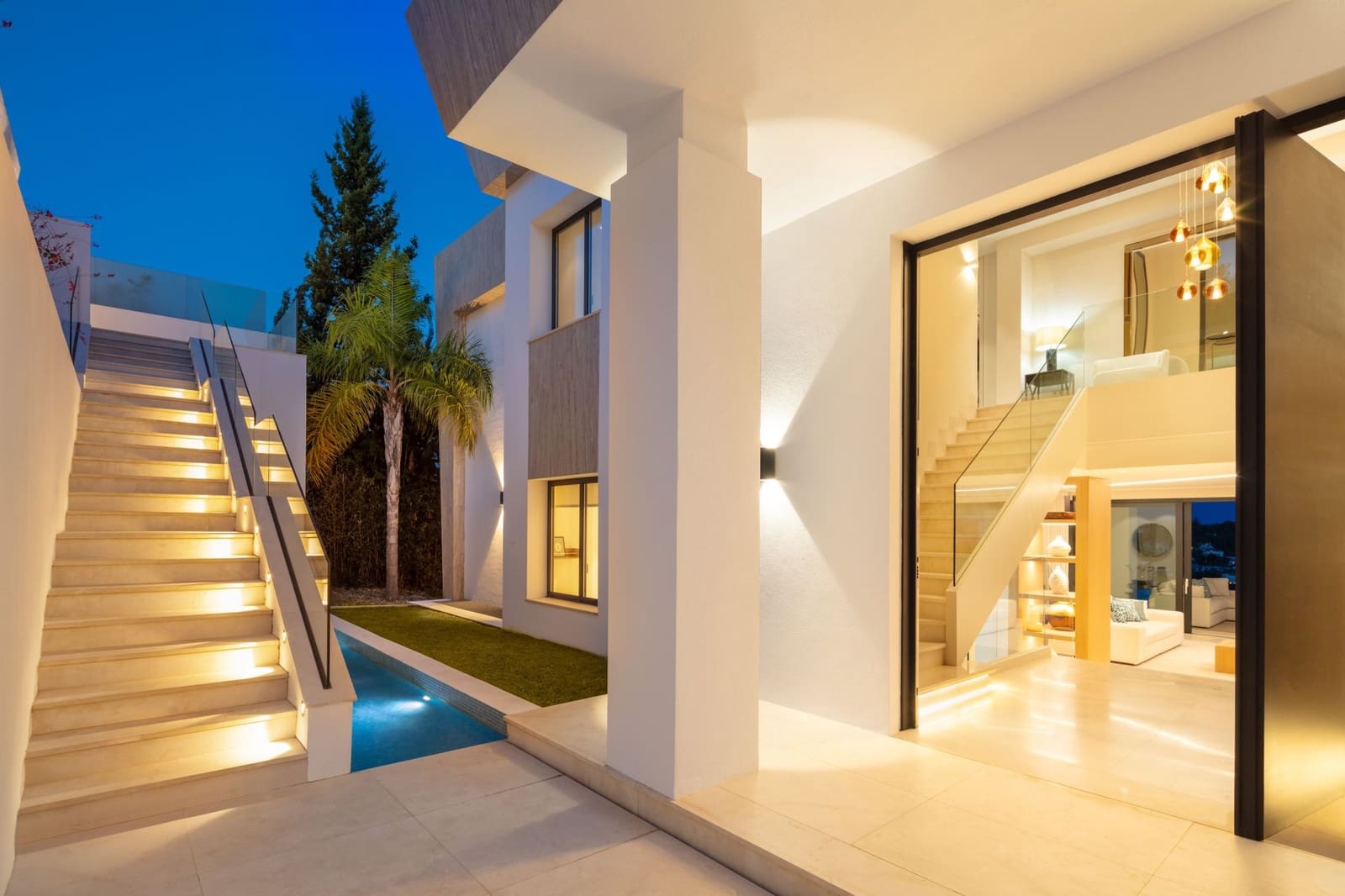 7 sypialnia Willa na sprzedaż w Estepona z basenem garażem - 7 650 000 € (Ref: 10066369)