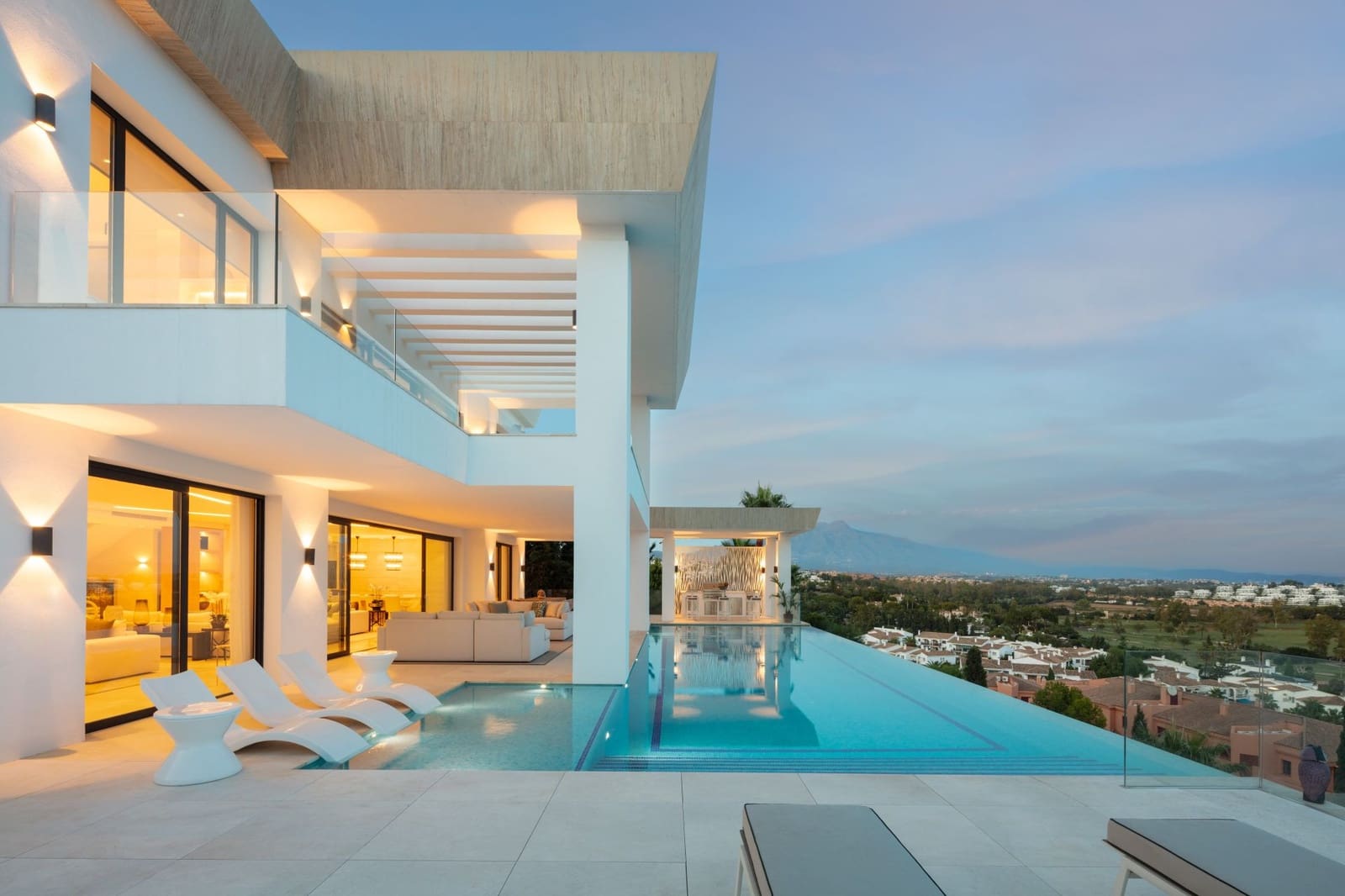 7 sypialnia Willa na sprzedaż w Estepona z basenem garażem - 7 650 000 € (Ref: 10066369)