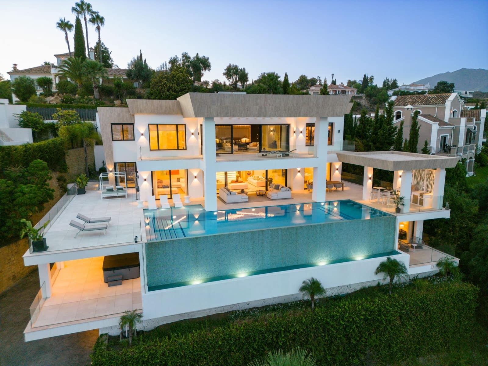 7 sypialnia Willa na sprzedaż w Estepona z basenem garażem - 7 650 000 € (Ref: 10066369)