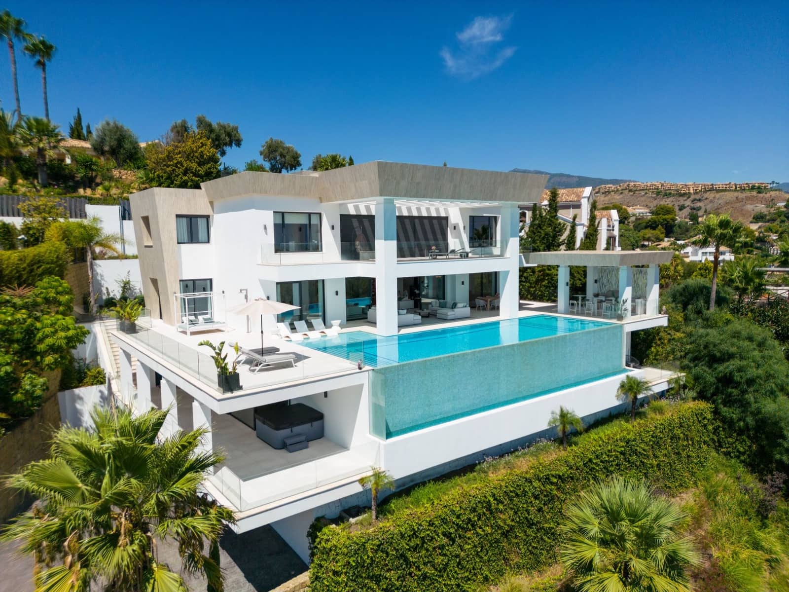 7 sypialnia Willa na sprzedaż w Estepona z basenem garażem - 7 650 000 € (Ref: 10066369)