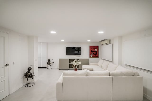 Chalet de 5 habitaciones en Marbella en venta con piscina garaje - 3.490.000 € (Ref: 10066375)