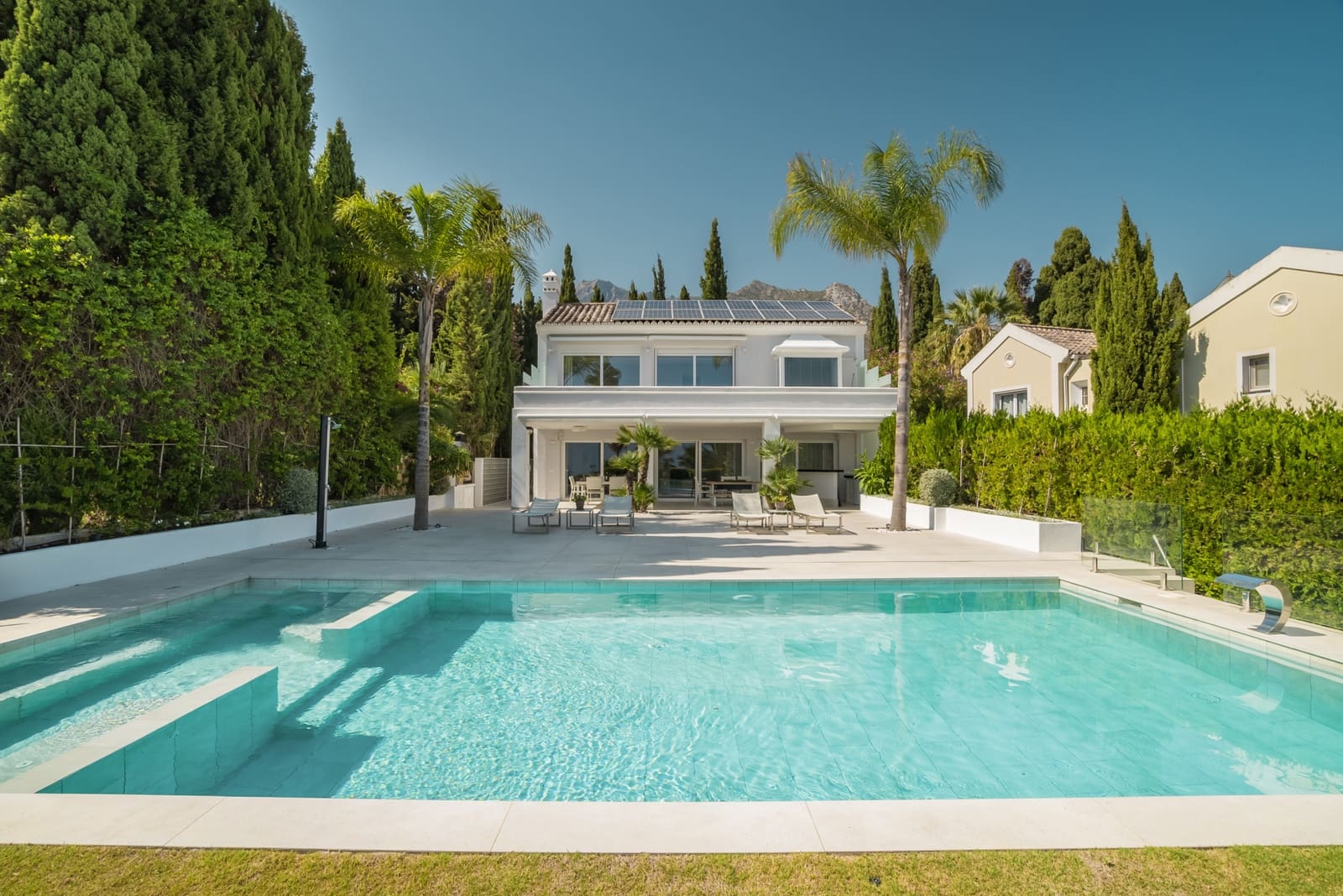 Chalet de 5 habitaciones en Marbella en venta con piscina garaje - 3.490.000 € (Ref: 10066375)