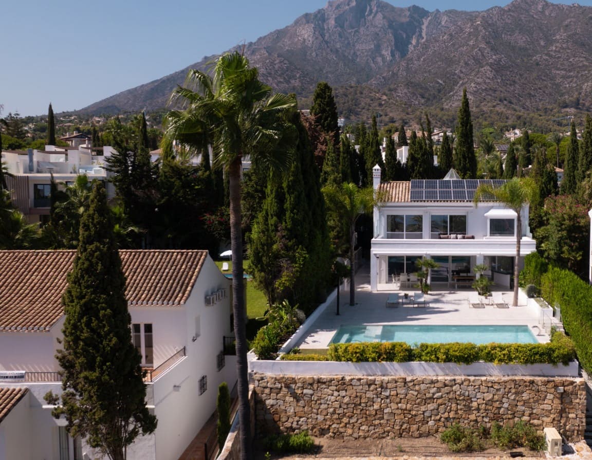 5 bedroom Villa for sale in Marbella with pool garage - € 3,490,000 (Ref: 10066376)