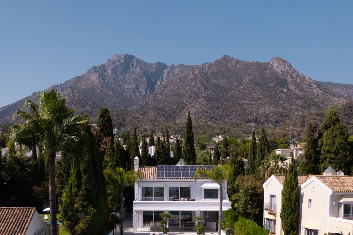 5 bedroom Villa for sale in Marbella with pool garage - € 3,490,000 (Ref: 10066376)