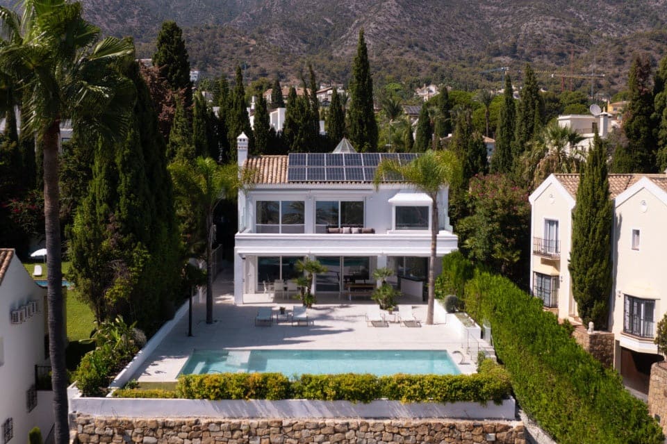 5 bedroom Villa for sale in Marbella with pool garage - € 3,490,000 (Ref: 10066376)