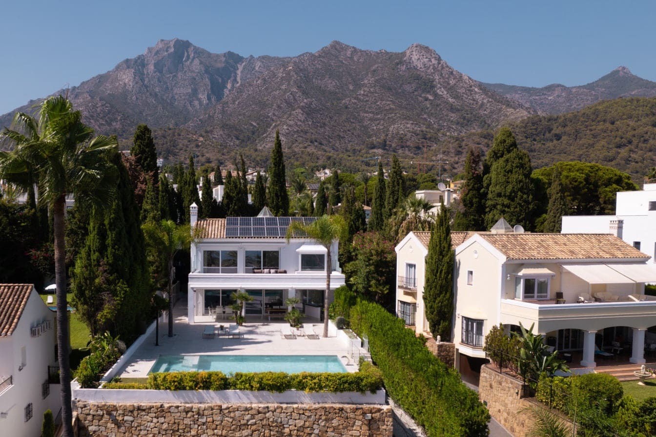 5 bedroom Villa for sale in Marbella with pool garage - € 3,490,000 (Ref: 10066376)