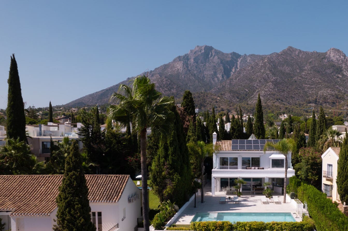 5 bedroom Villa for sale in Marbella with pool garage - € 3,490,000 (Ref: 10066376)