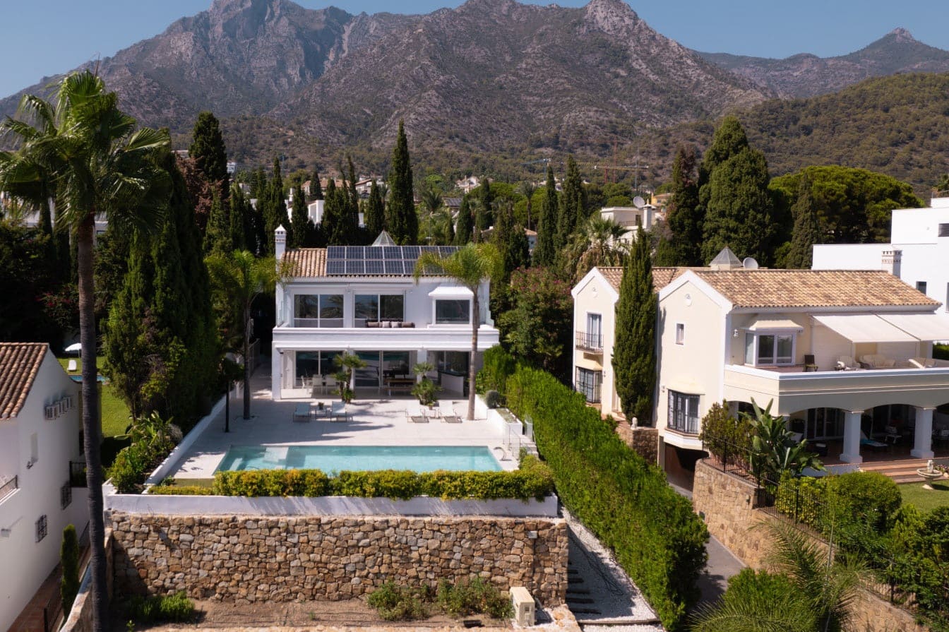 5 bedroom Villa for sale in Marbella with pool garage - € 3,490,000 (Ref: 10066376)