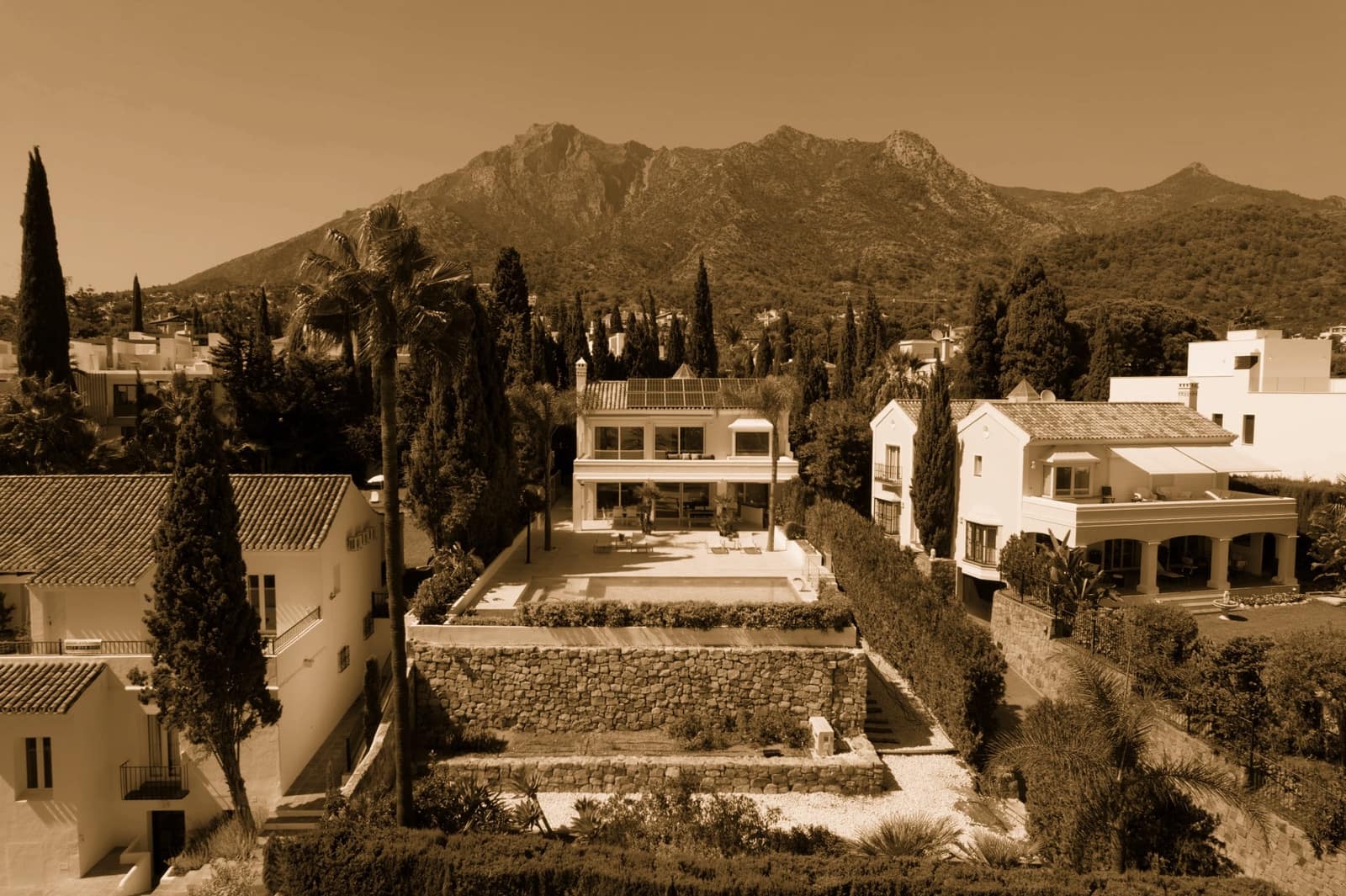5 bedroom Villa for sale in Marbella with pool garage - € 3,490,000 (Ref: 10066376)