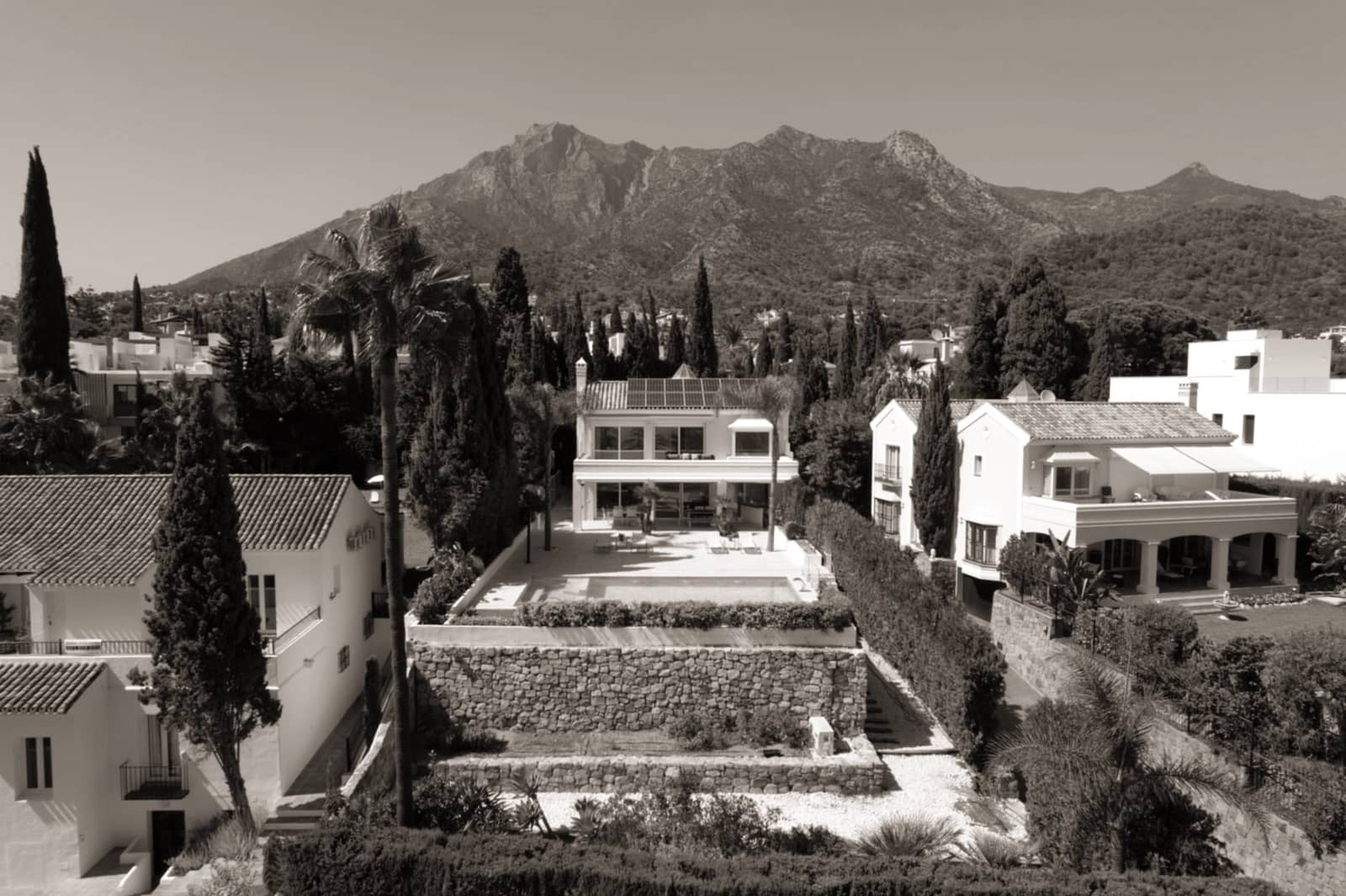 5 bedroom Villa for sale in Marbella with pool garage - € 3,490,000 (Ref: 10066376)