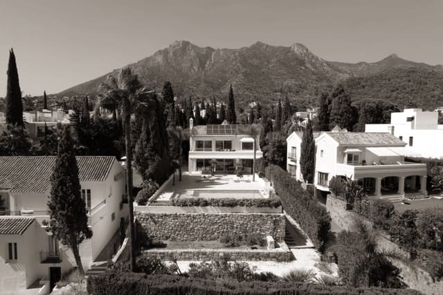 5 bedroom Villa for sale in Marbella with pool garage - € 3,490,000 (Ref: 10066376)