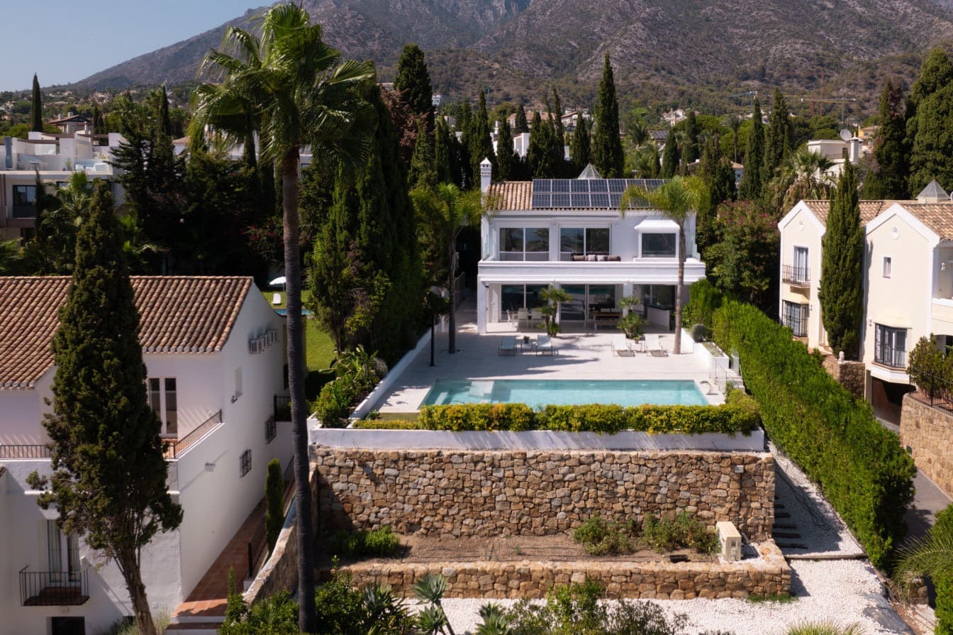 5 bedroom Villa for sale in Marbella with pool garage - € 3,490,000 (Ref: 10066376)