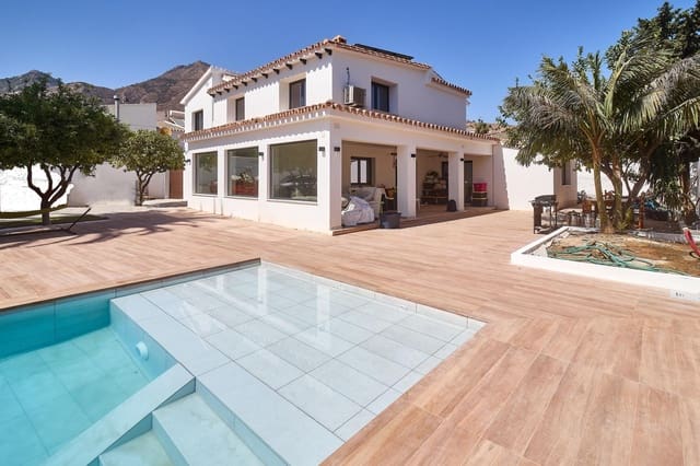 5 makuuhuone Huvila myytävänä paikassa Benalmádena mukana uima-altaan 
autotalli - 1 390 000 € (Ref: 10066378)