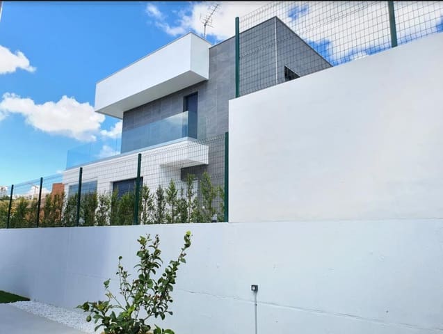 4 sovrum Villa till salu i Manilva med pool garage - 645 000 € (Ref: 10066381)