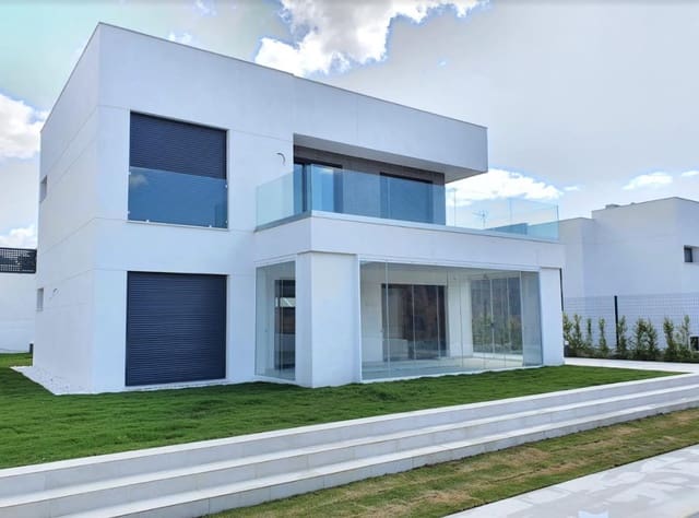 4 sovrum Villa till salu i Manilva med pool garage - 645 000 € (Ref: 10066381)